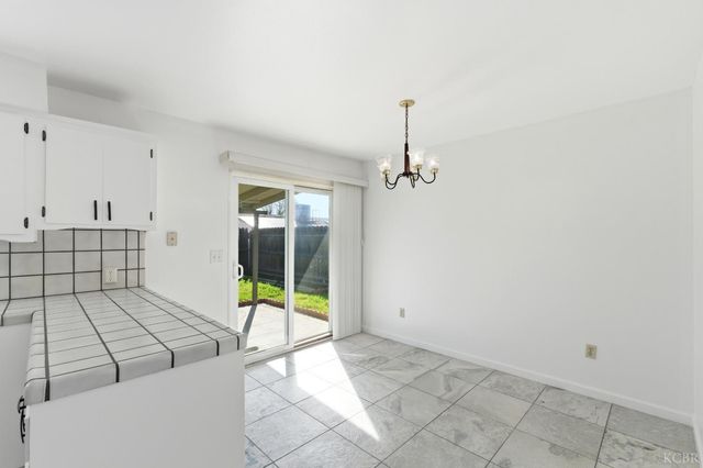 1165 S 12th Ave, Hanford, CA 93230