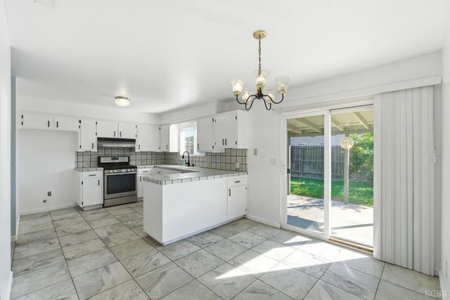 1165 S 12th Ave, Hanford, CA 93230