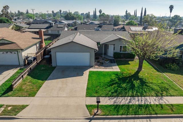 1165 S 12th Ave, Hanford, CA 93230