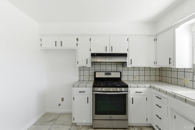 1165 S 12th Ave, Hanford, CA 93230