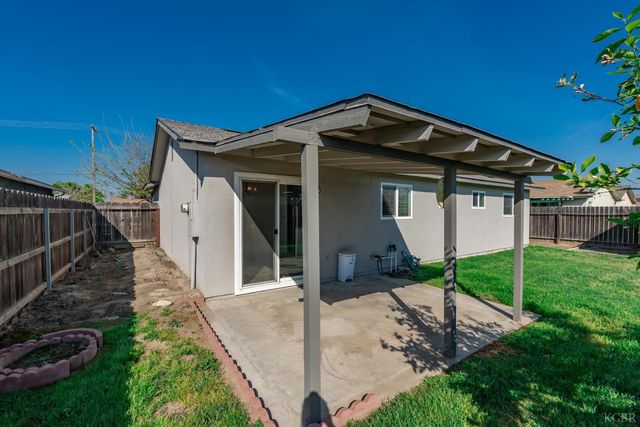 1165 S 12th Ave, Hanford, CA 93230