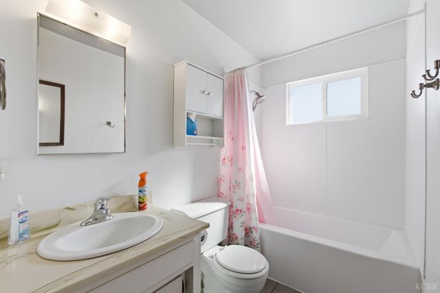 1165 S 12th Ave, Hanford, CA 93230