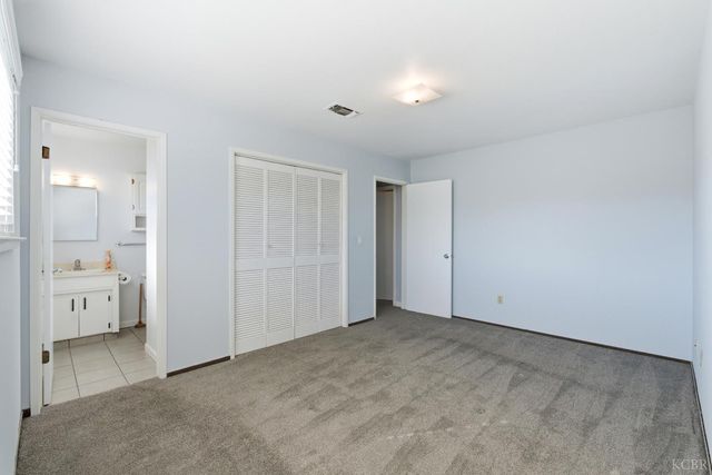 1165 S 12th Ave, Hanford, CA 93230