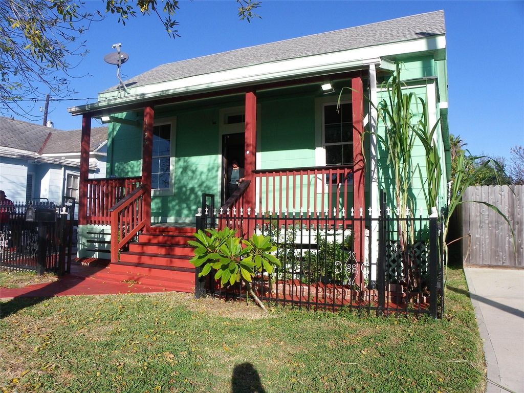 1106 40th Street, Galveston, TX 77550