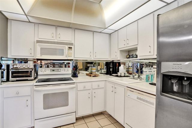 805 Cypress Blvd 512, Pompano Beach, FL 33069