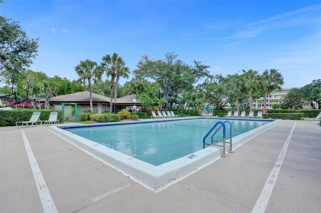 805 Cypress Blvd 512, Pompano Beach, FL 33069