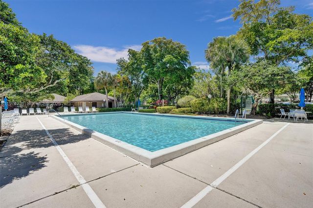 805 Cypress Blvd 512, Pompano Beach, FL 33069