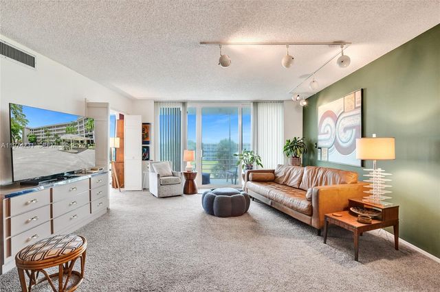 805 Cypress Blvd 512, Pompano Beach, FL 33069