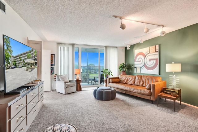 805 Cypress Blvd 512, Pompano Beach, FL 33069