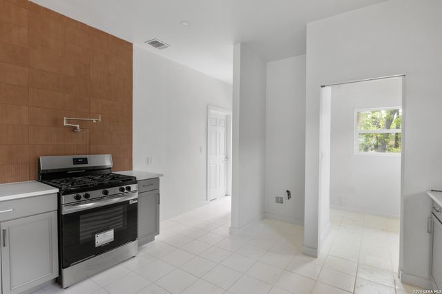 1144 Denver, San Antonio, TX 78210