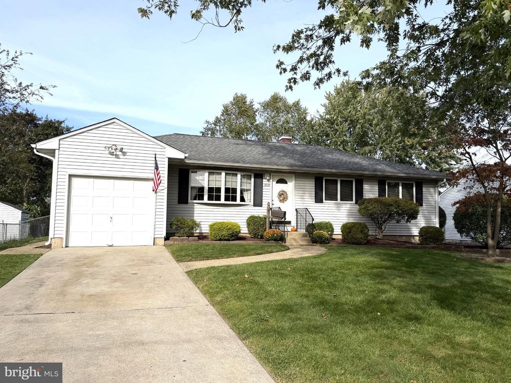 1012 ESTATES BLVD, HAMILTON, NJ 08690 — photo 2