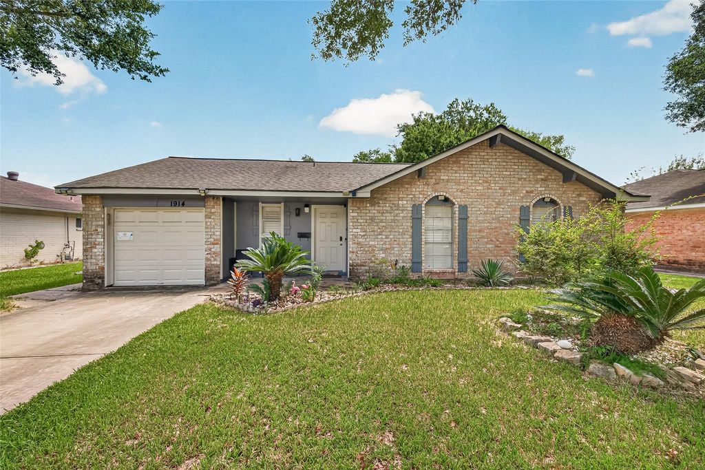 1914 Oaklawn Street, Sugar Land, TX 77498