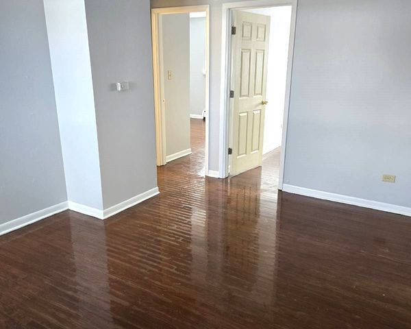 400 W Division Street 3, Villa Park, IL 60181
