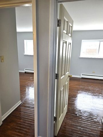 400 W Division Street 3, Villa Park, IL 60181