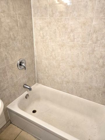 400 W Division Street 3, Villa Park, IL 60181