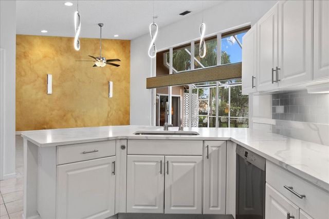 2869 Waters Edge Circle, Greenacres, FL 33413