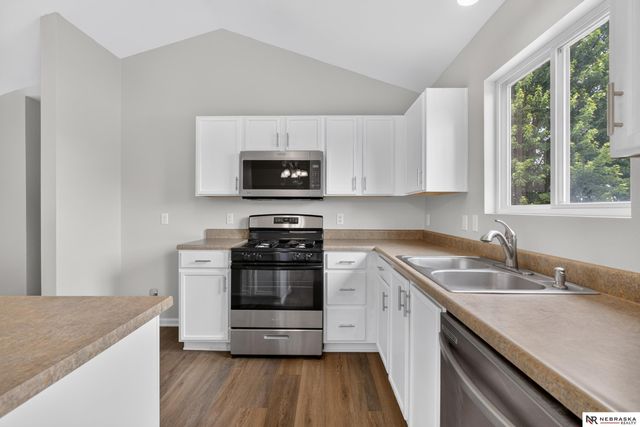 19604 V Street, Omaha, NE 68135