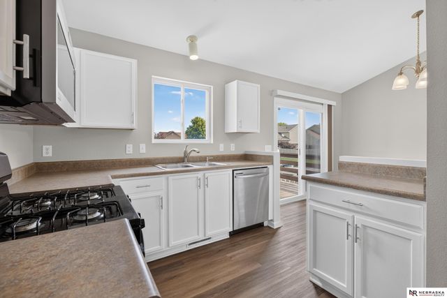 19604 V Street, Omaha, NE 68135