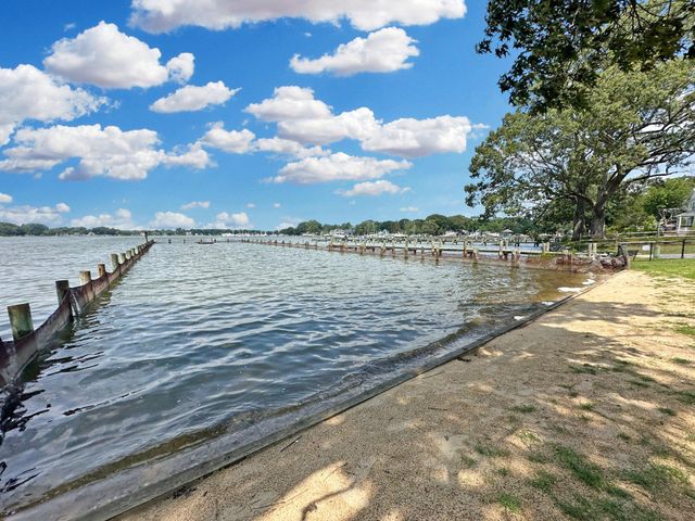 4958 LERCH DR, Shady Side, MD 20764