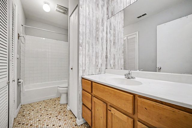 128 Majestic Drive, Lombard, IL 60148