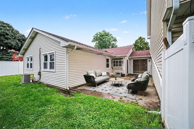 128 Majestic Drive, Lombard, IL 60148