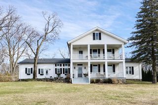 549 Grixdale Lane, Waterford, MI 48328