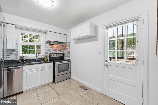 7200 WELLS PKWY, Hyattsville, MD 20782