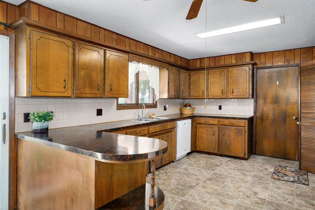 11281 Lawrence 2040, Miller, MO 65707