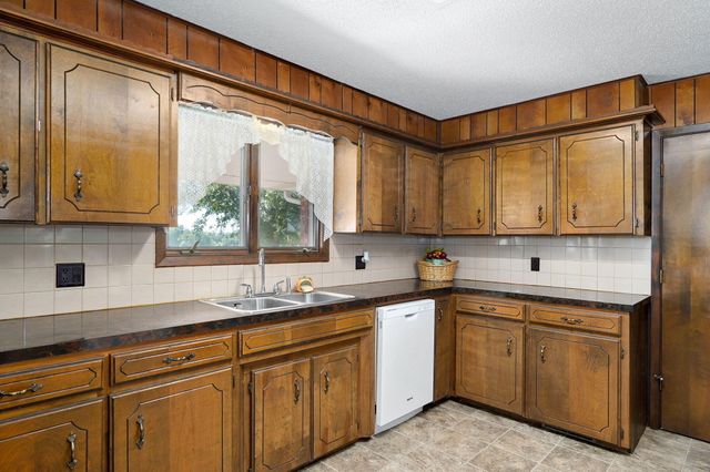 11281 Lawrence 2040, Miller, MO 65707