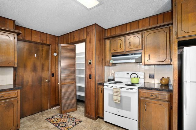 11281 Lawrence 2040, Miller, MO 65707