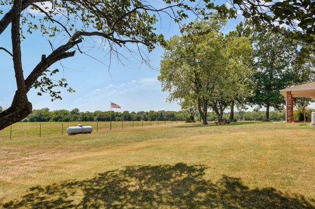 11281 Lawrence 2040, Miller, MO 65707