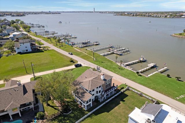 807 N Shore Drive, Kemah, TX 77565
