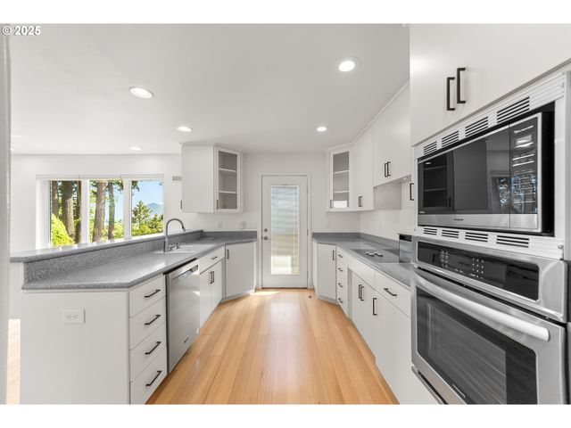 790 TRANQUIL Ln, Roseburg, OR 97471