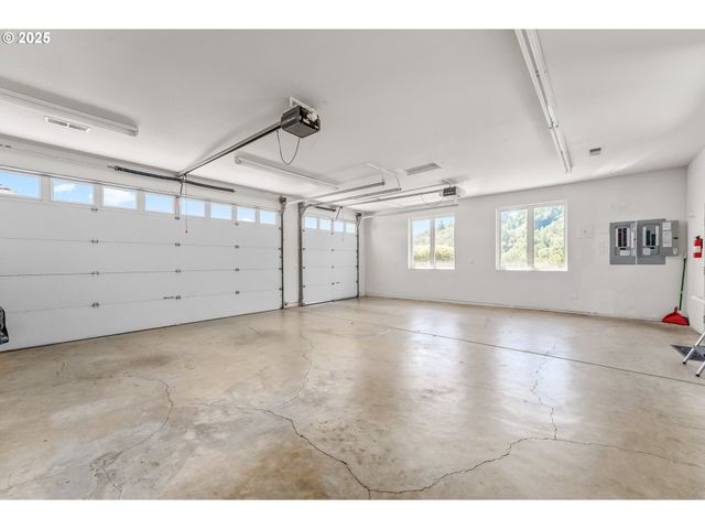 790 TRANQUIL Ln, Roseburg, OR 97471