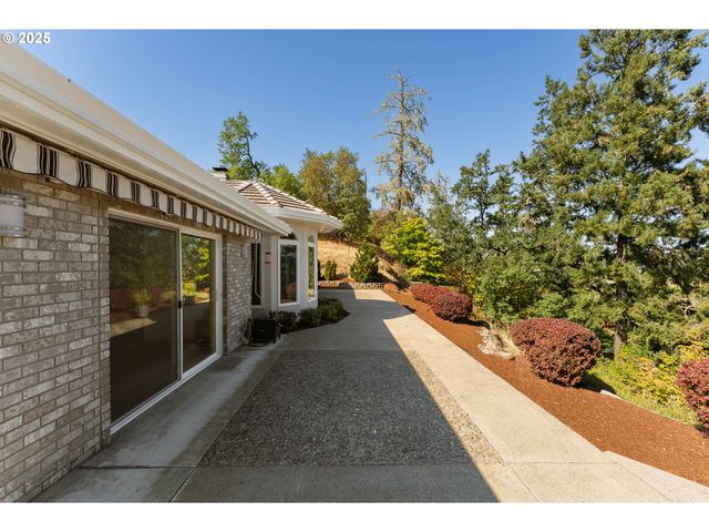 790 TRANQUIL Ln, Roseburg, OR 97471