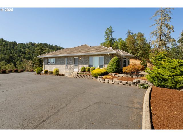 790 TRANQUIL Ln, Roseburg, OR 97471