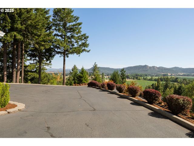 790 TRANQUIL Ln, Roseburg, OR 97471