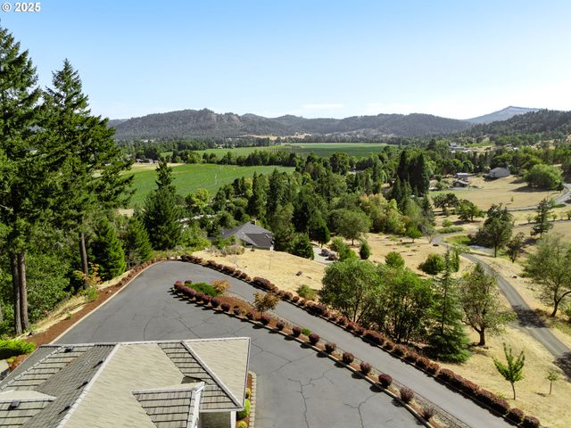 790 TRANQUIL Ln, Roseburg, OR 97471