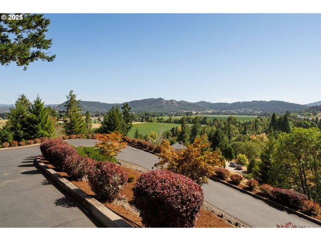 790 TRANQUIL Ln, Roseburg, OR 97471