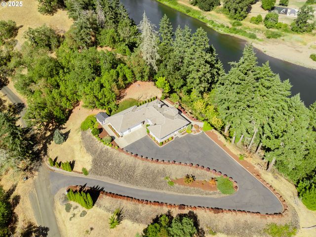 790 TRANQUIL Ln, Roseburg, OR 97471