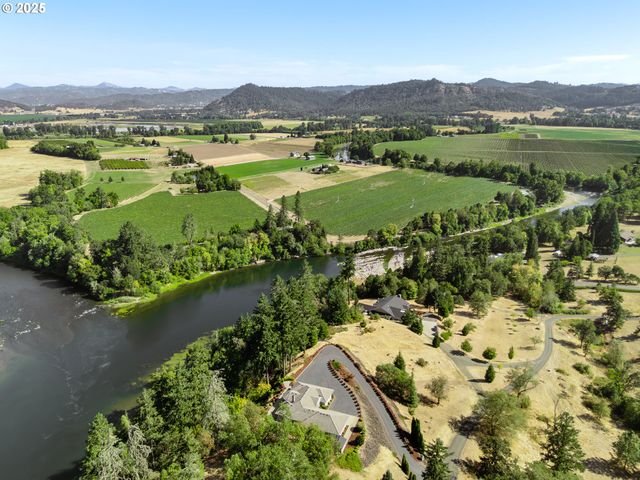 790 TRANQUIL Ln, Roseburg, OR 97471