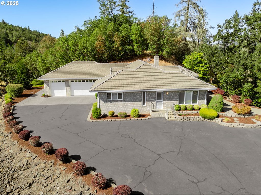 790 TRANQUIL Ln, Roseburg, OR 97471