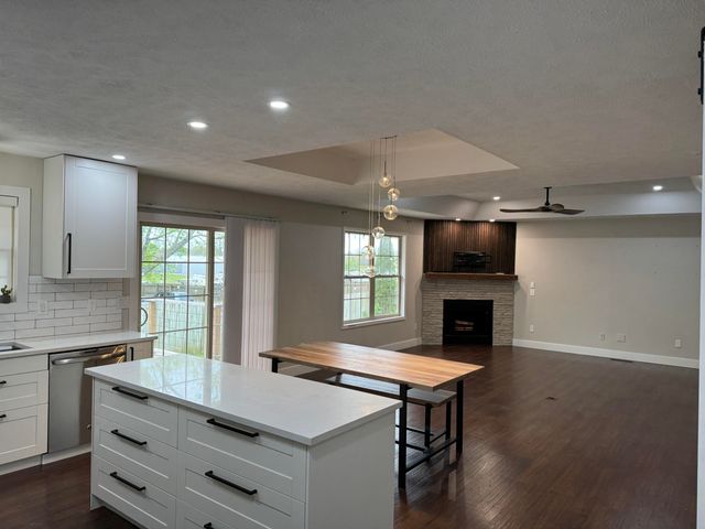142 W Trail Point Drive, Nixa, MO 65714