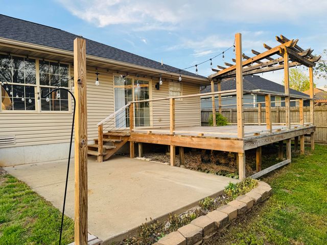 142 W Trail Point Drive, Nixa, MO 65714