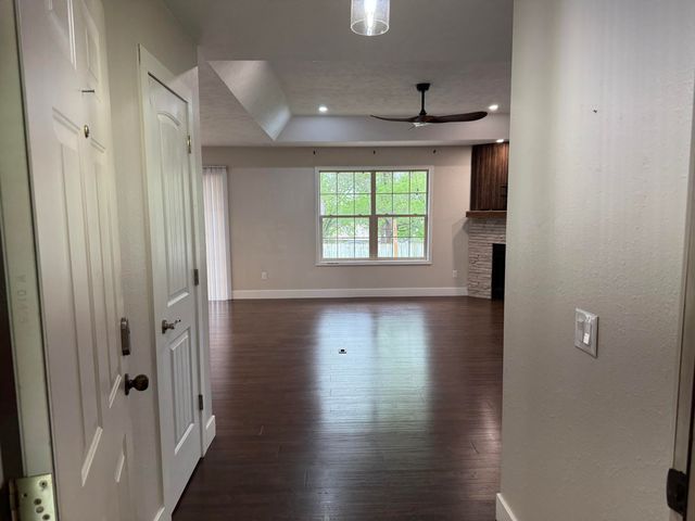 142 W Trail Point Drive, Nixa, MO 65714