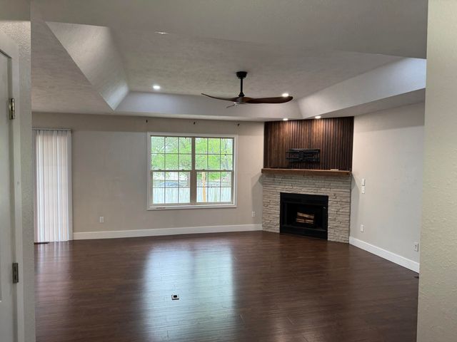 142 W Trail Point Drive, Nixa, MO 65714