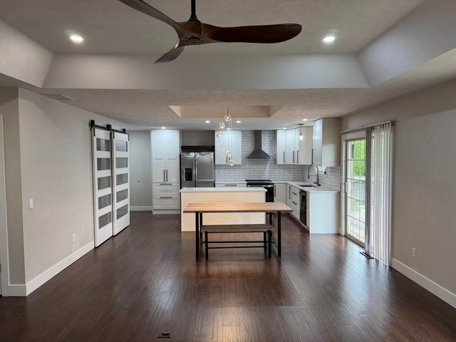 142 W Trail Point Drive, Nixa, MO 65714