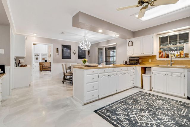 233 Pebble Creek, Livingston, TX 77351