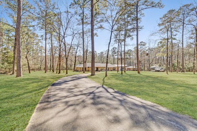 233 Pebble Creek, Livingston, TX 77351