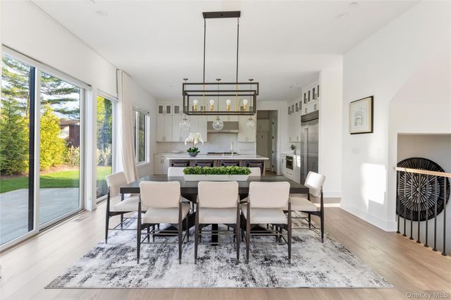 1 Sequoia Circle, Manhasset, NY 11030